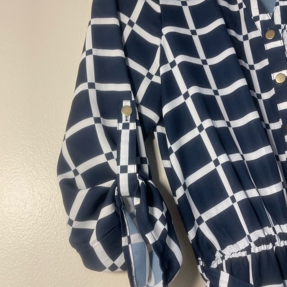 Papaya blue and white windowpane pattern romper, 3/4 sleeve size small - Picture 10 of 14